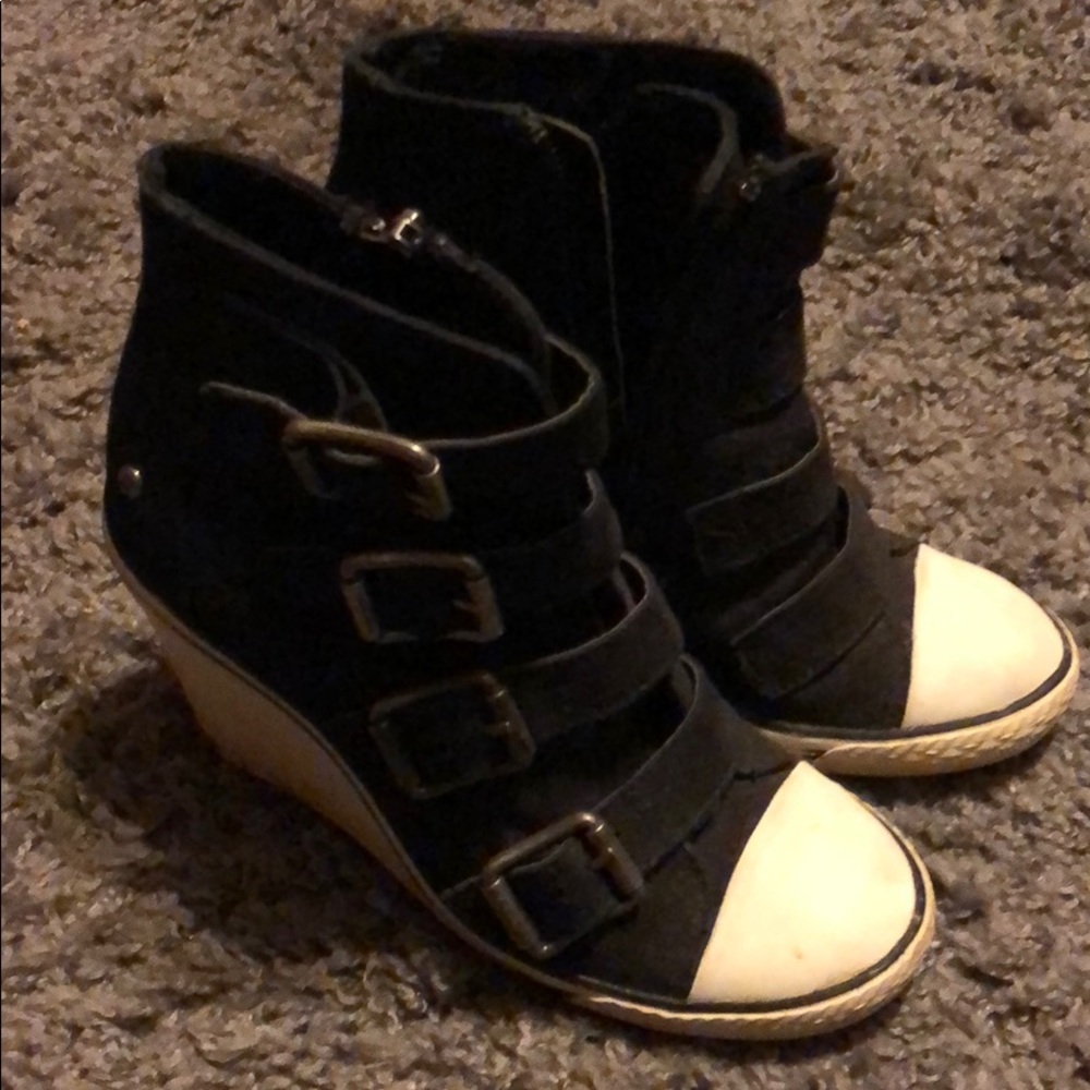 Vera Wang buckled wedge boots